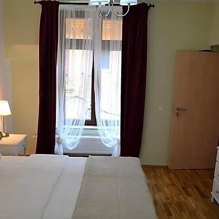 Ξενοδοχείο με διαμερίσματα Casa Krone - Piata Sfatului Μπρασόβ