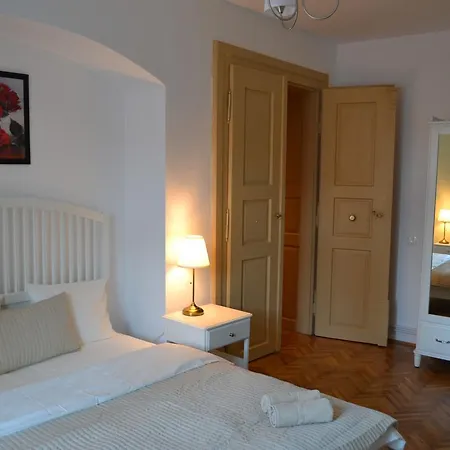 Casa Krone - Piata Sfatului Aparthotel *